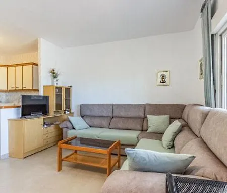 Fraesch Duplex Med Havsutsikt Nyaraló *